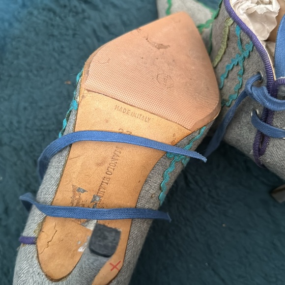 Manolo Blanlik grey fabric covered heels - Picture 6 of 8